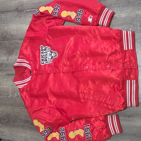 STARTER Black Label Satin Red Chicago Bulls Bomber 6X Championship Jacket